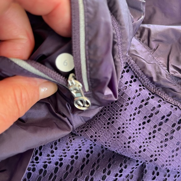 Lululemon size 6 purple zip up jacket in excellent condition - Picture 9 of 9